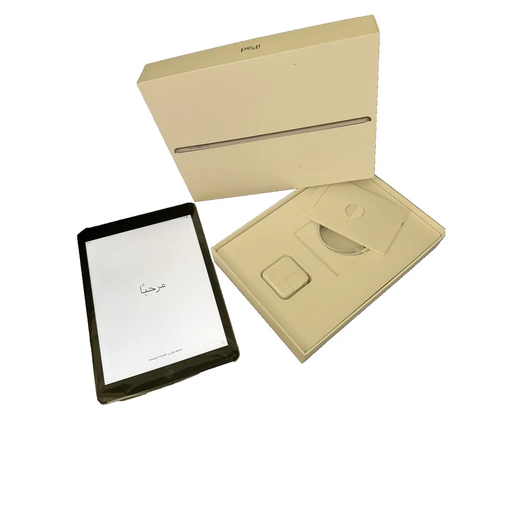 Apple iPad (5th Generation) A1822 32 GB, Wi-Fi, 9.7 in - Space Gray